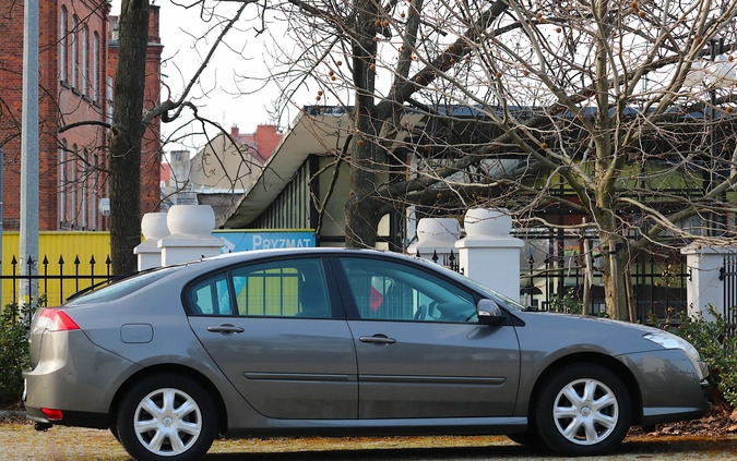 Renault Laguna cena 18800 przebieg: 177098, rok produkcji 2009 z Dzierżoniów małe 667